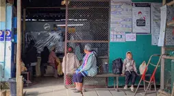“အမိမဲ့သား ရေနည်းငါးတွေလိုပဲပေါ့” ဆုတ်ယုတ်လာတဲ့ ဒုက္ခသည်စခန်းတွင်းက ကျန်းမာရေးစောင့်ရှောက်မှု