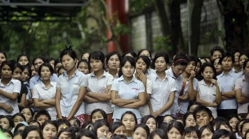 အနည်းဆုံးလုပ်အားခကြောင့် စက်ရုံလုပ်သားများ ဖိအားပေးခံရ